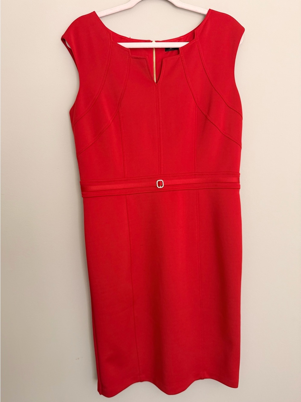 Ellen Tracy Red Cap-Sleeve Sheath Dress with Waist Buckle